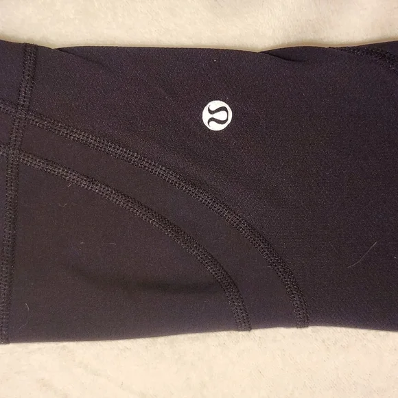 LULULEMON crop black leggings. Missing size tag but perfect condition - Picture 4 of 13